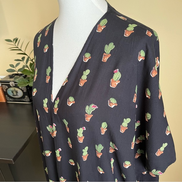 Cactus-Print Shawl - Picture 2 of 7